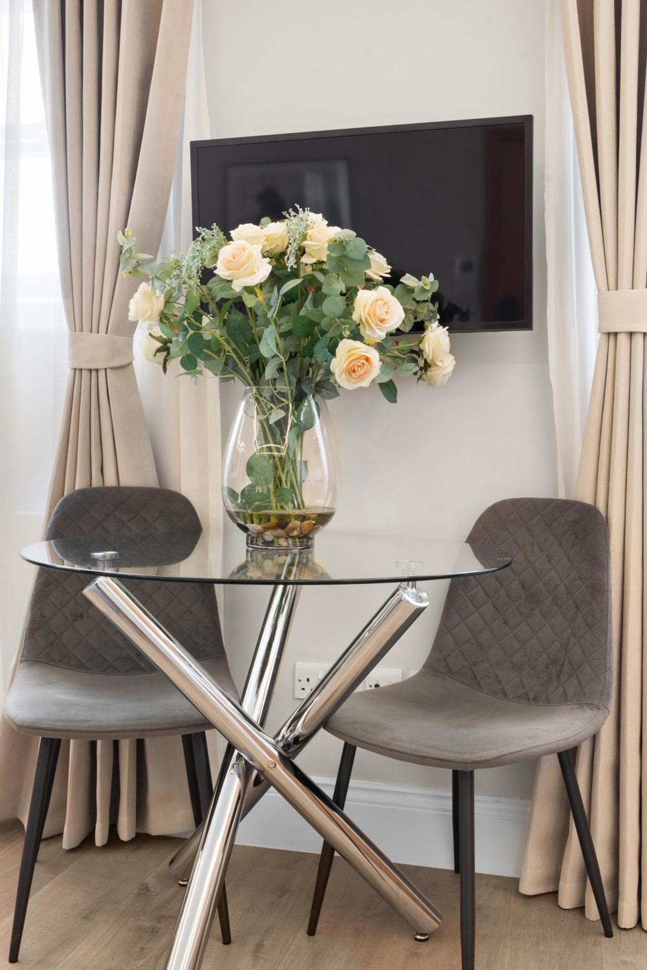 Cleveland Residences Russell Square London Bagian luar foto